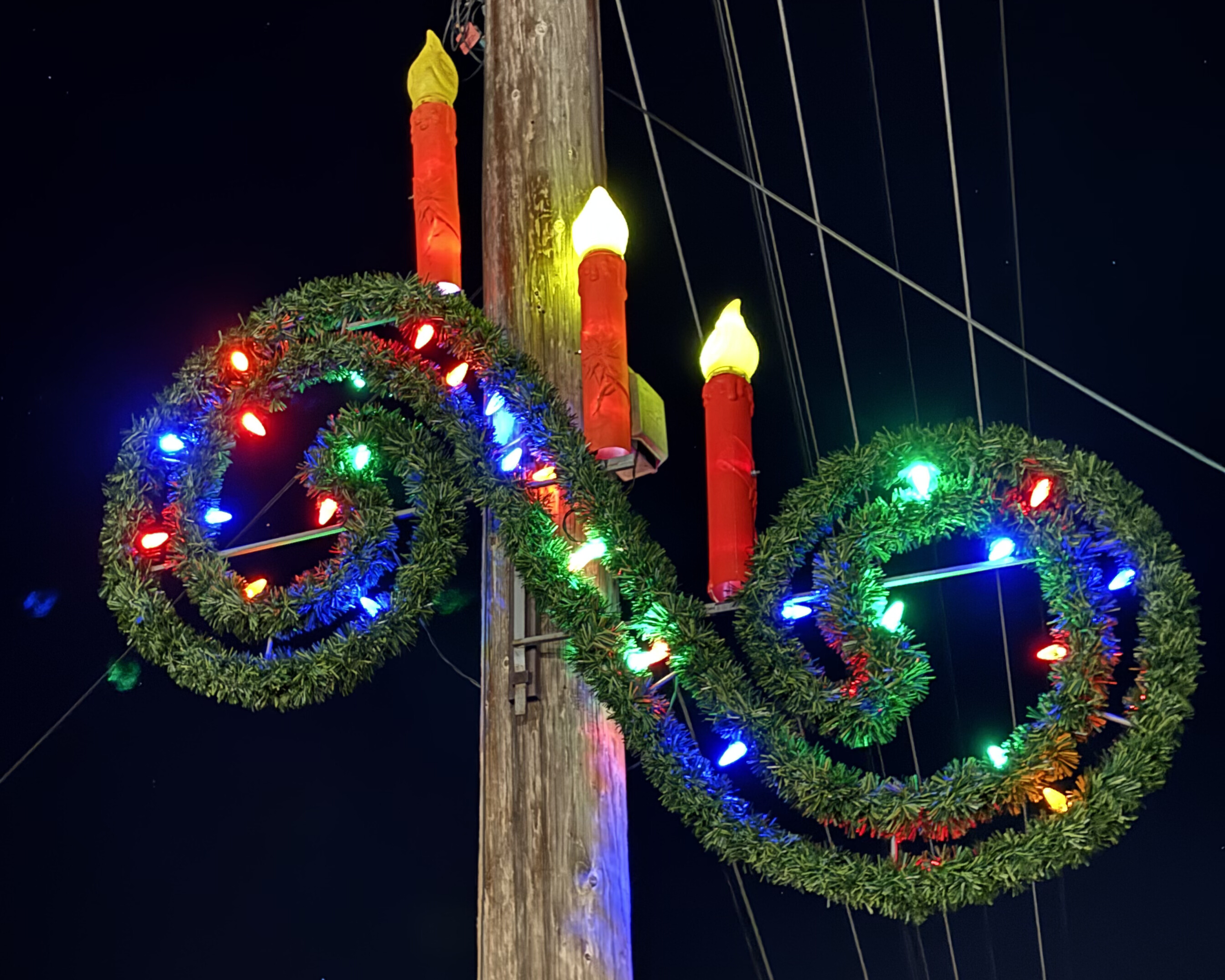 The Newberg Scroll: A Brief History of Newberg’s Holiday Decorations